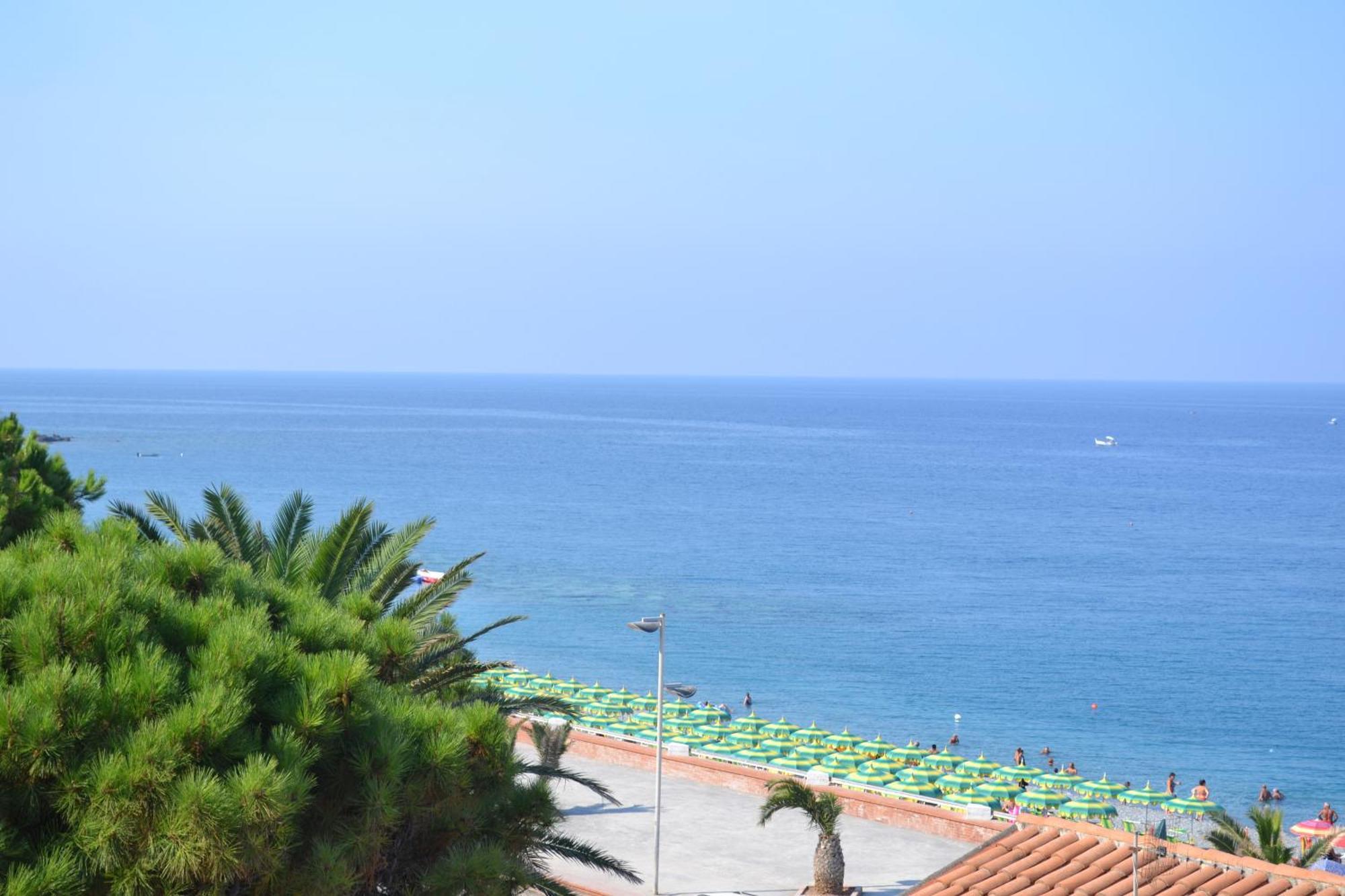 Beach Hotel ديامنتي المظهر الخارجي الصورة