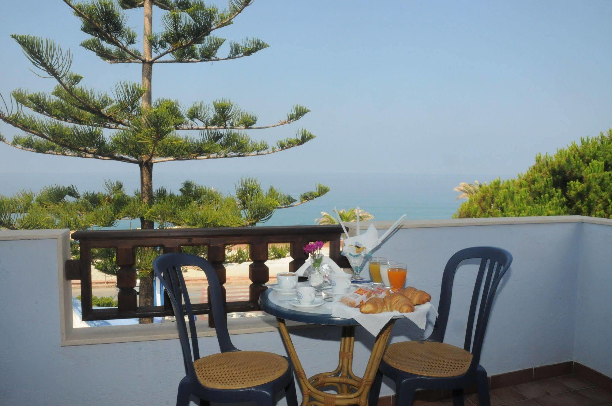 Beach Hotel ديامنتي المظهر الخارجي الصورة